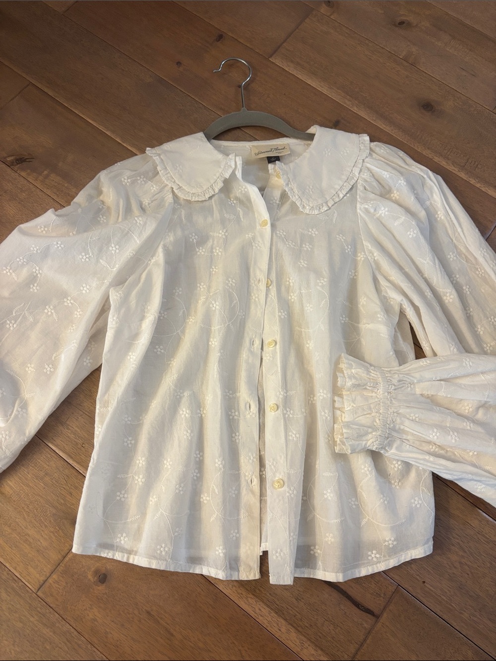 White Embroidered Peter Pan Collar Woman’s shirt